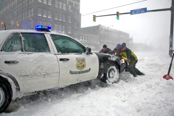 Image: Pushing a stuck patrol car