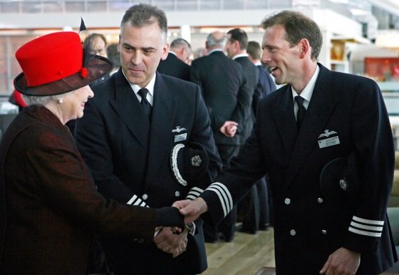 Image: Britain's Queen Elizabeth II meets with pilots at Heathrow airports new Terminal 5