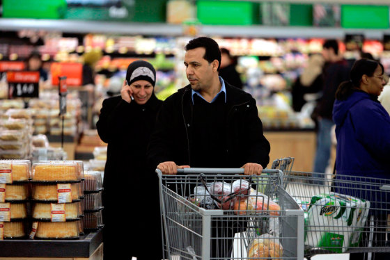 Image: Wal-mart in Dearborn catering to Arab-Americans