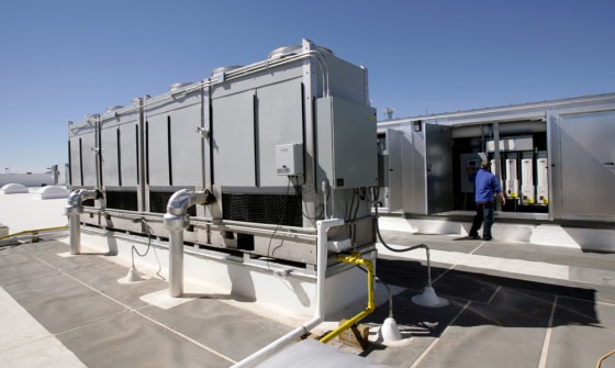 Image: Wal-Mart opens energy-efficient stores