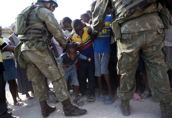 Image: People wait for food at a UN distribution center in Port-au-Prince