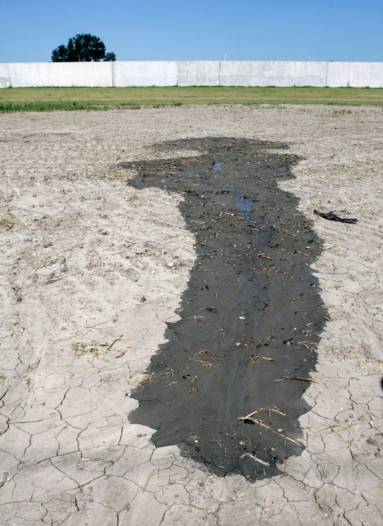Image: Water seeping under the 17th Street Canal levee