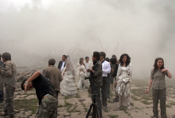 Wedding photographer captures China quake