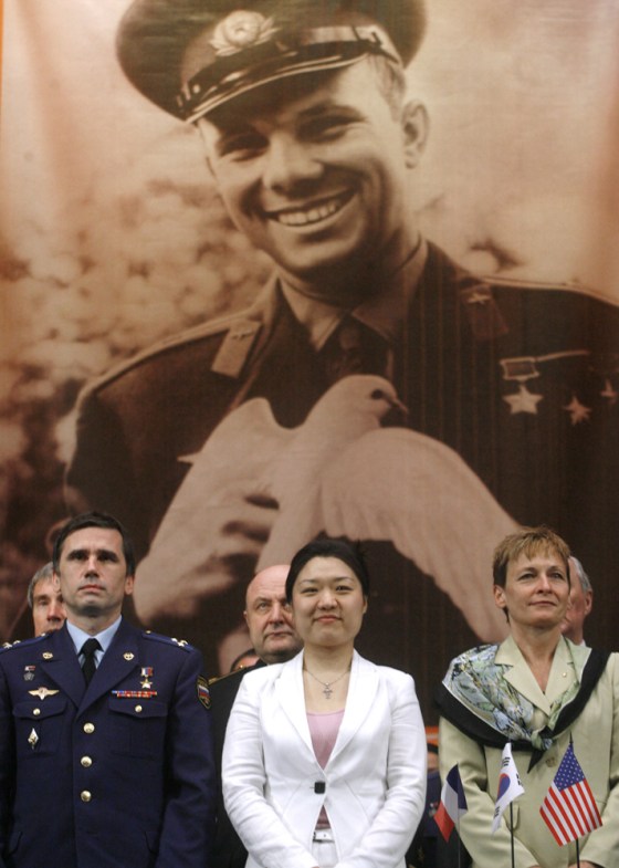 Image: Peggy Whitson, Yuri Malenchenko, Yi So-yeon