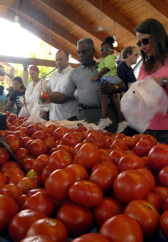 Image: Crowds of people line up to buy Arkansas grown tomatoes at the Farmers Market