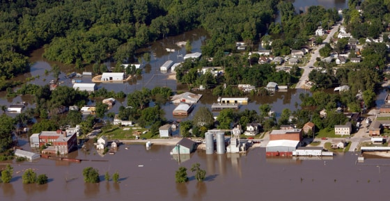 Image: The town of Louisiana, Missouri is flooded with water from the Mississippi River