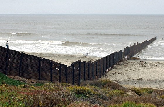 BORDER FENCE