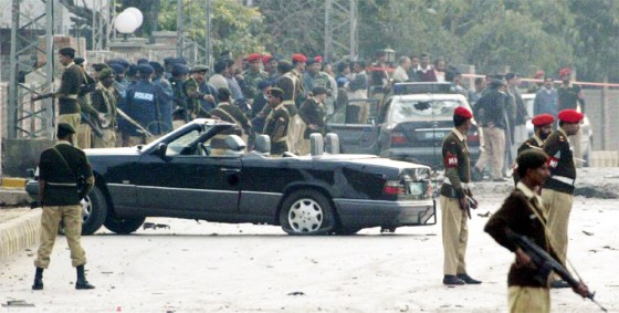 PAKISTANI SOLDIER STANDS GUARD NEAR MUSHARRAF MOTORCADE AFTER SUICIDE BOMB BLAST IN RAWALPINDI