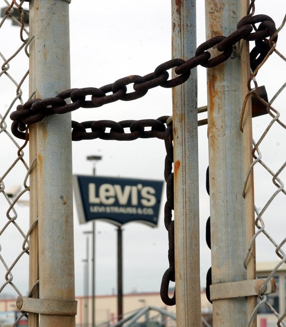 Levi Strauss closes last two U.S. plants