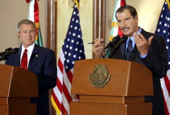U.S. PRESIDENT BUSH AND MEXICAN PRESIDENT VICENTE FOX GIVE A JOINT PRESS CONFERENCE