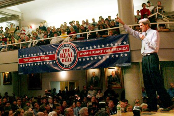JOHN KERRY SPEAKS AT CAMPAIGN EVENT AT EXETER ACADEMY IN EXETER NEW HAMPSHIRE