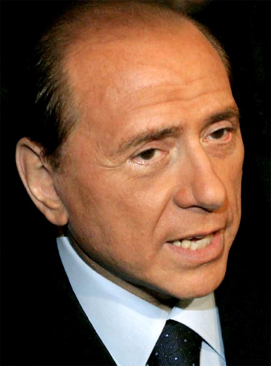 ITALIAN PREMIER TALKS TO JOURNALISTS ON A SHOPPING TRIP IN ROME