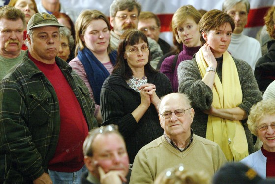 Kerry Campaigns In New Hampshire