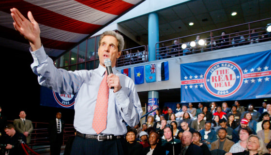 US PRESIDENTIAL CANDIDATE KERRY SPEAKS TO CAMPAIGN TOWN HALL MEETING IN QUEENS