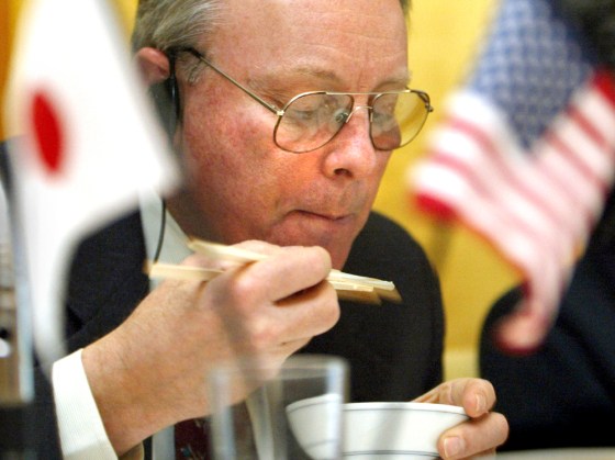 USA RICE FEDERATION VICE-CHAIRMAN RUE EATS RICE DURING A PROMOTION IN TOKYO