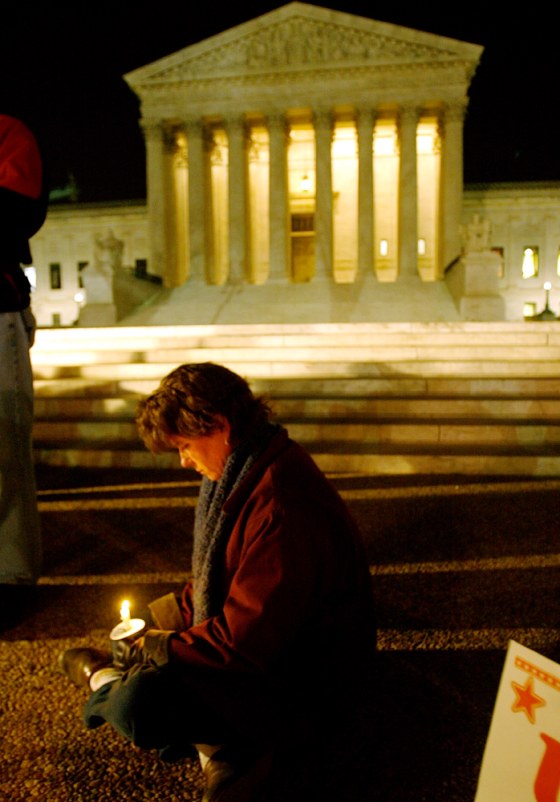 Justices hear case over Pledge of Allegiance