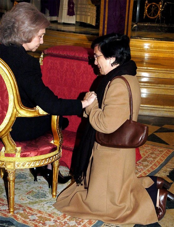 SPANISH QUEEN SOFIA CONSOLES RELATIVE OF VICTIM AT STATE FUNERAL FOR VICTIMS OF MADRID TRAIN BOMBINGS