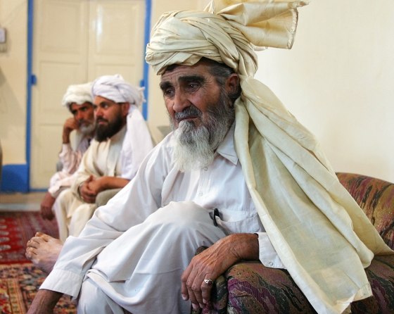 Pakistan Khal Pakistani tribesmen to negotiate on al-Qaida