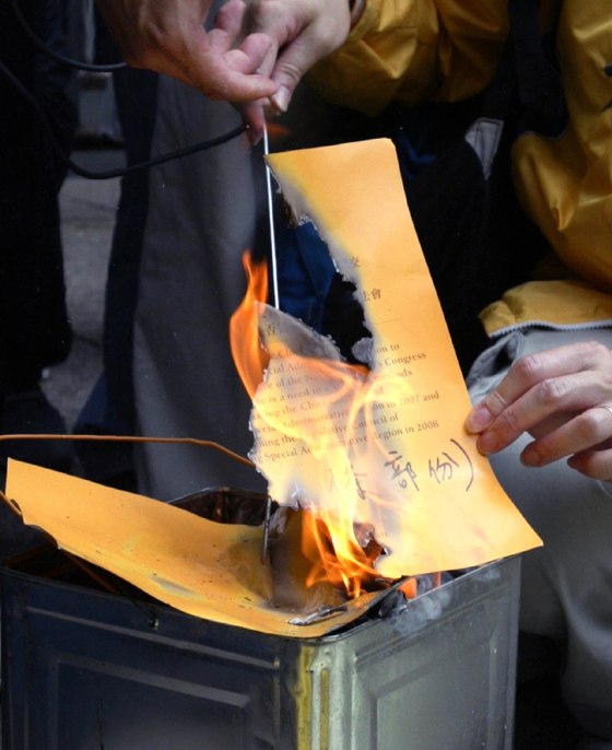 PROTESTERS BURN REPORT OUTSIDE HONG KONG GOVERNMENT HEADQUARTERS
