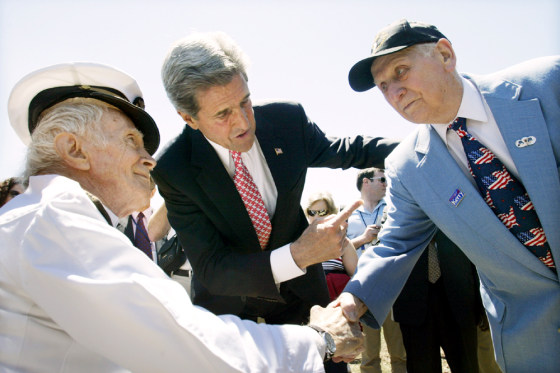 DEMOCRATIC PRESIDENTIAL CANDIDATE JOHN KERRY SPEAKS TO VETERANS