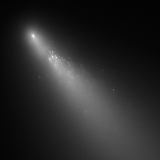 【4月】comet NASA says comet fragments won't hit Earth