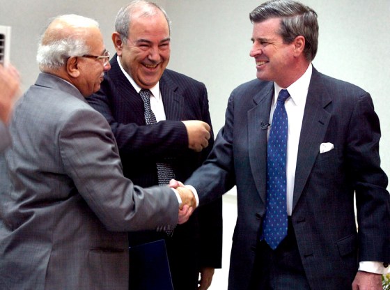 US administrator in Iraq Paul Bremer (R)