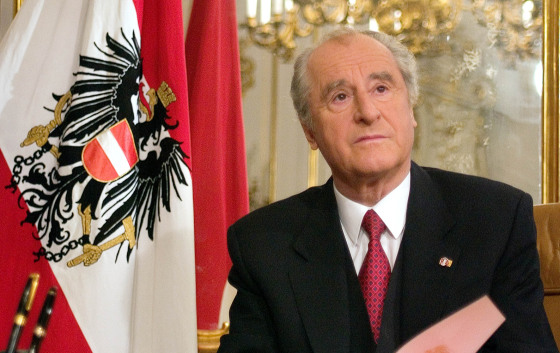 FILE PHOTO OF AUSTRIAN PRESIDENT THOMAS KLESTIL AT HIS DESK IN VIENNA