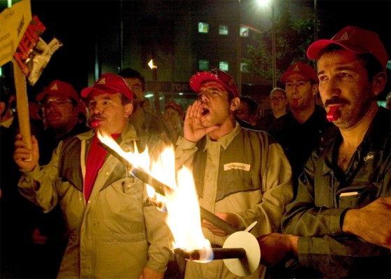 Employees of the DaimlerChrysler's main