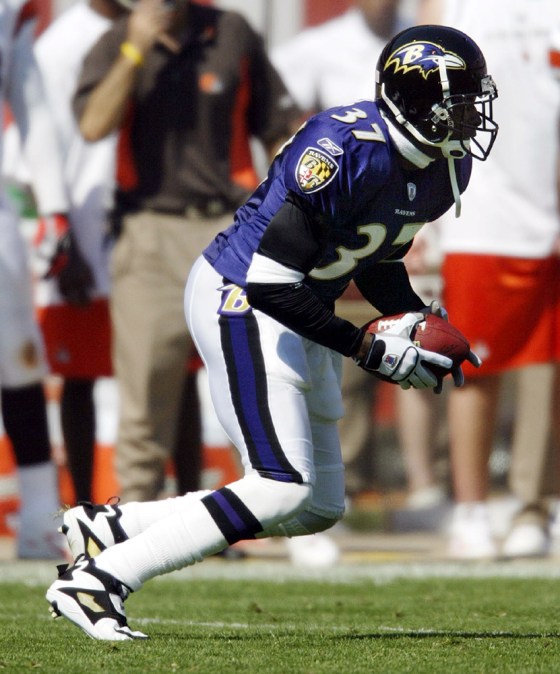 Ravens Sanders returns punt against Browns