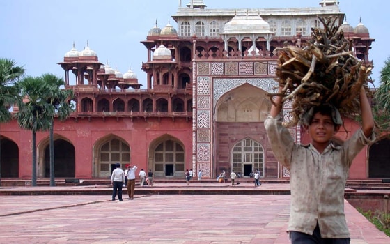 Image: Akbar's Tomb in Agra, India