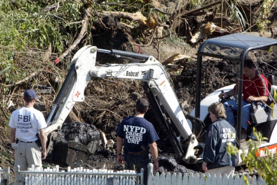 New York City police officers and FBI investigators dig in a vacant lot in Queens, N.Y., on Thursday. Federal authorities believe the site could be a graveyard for targets of hits ordered by former mob boss John Gotti and other gangsters more than two decades ago.