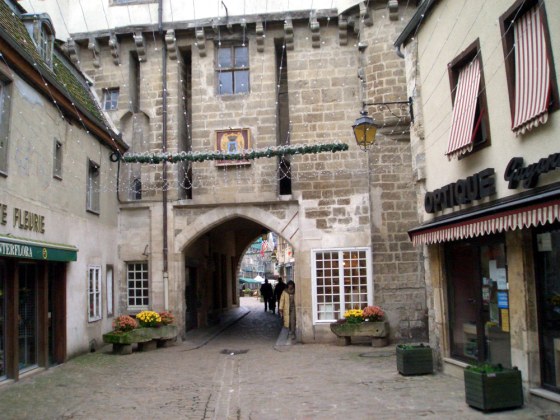 Semur-en-Auxois, France. Residents were amazed at seeing live U.S. television streaming on a cell phone.