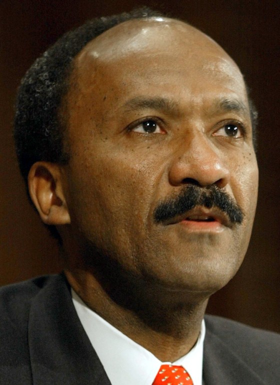 FILE PHOTO Freddie Mac's Richard Syron And Fannie Mae's Franklin Raines Testify
