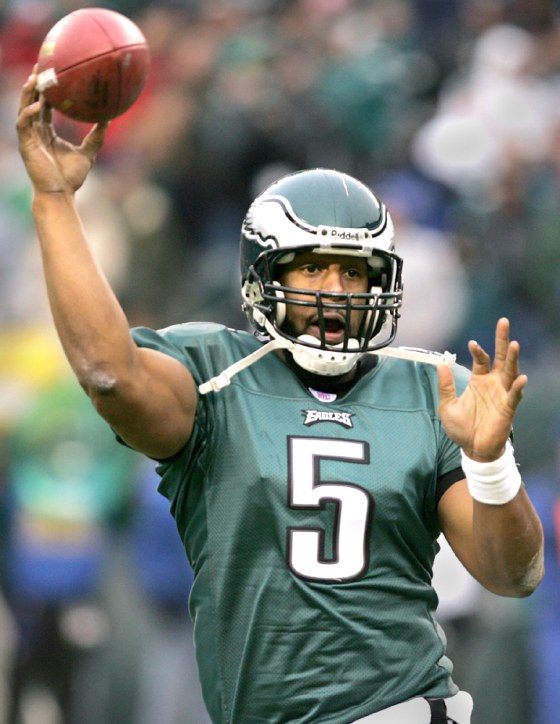 Eagles Donovan McNabb throws a pass against the Vikings