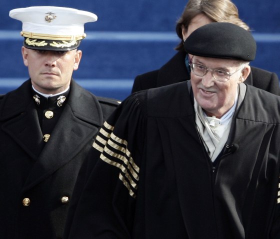 Chief Justice William Rehnquist arrives for the swearing-in ceremony of President Bush at the Capitol on Thursday.