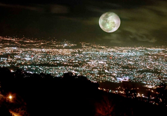 FULL MOON OVER COSTA RICA