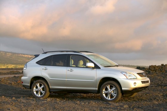 The 2006 Lexus RX 400h, seen here, looks much like its gas-only RX 330 sibling, but gets much better mileage.