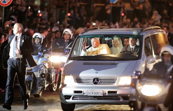 Pope John Paul II arrives in San Peter's square at the Vatican after leaving the Gemelli hospital