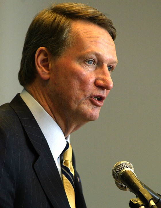 Rick Wagoner addresses Economic Club luncheon in Chicago