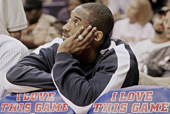 LA Lakers guard Kobe Bryant looks at the scoreboard in the closing minutes of the Lakers loss to the Phoenix Suns in Phoenix