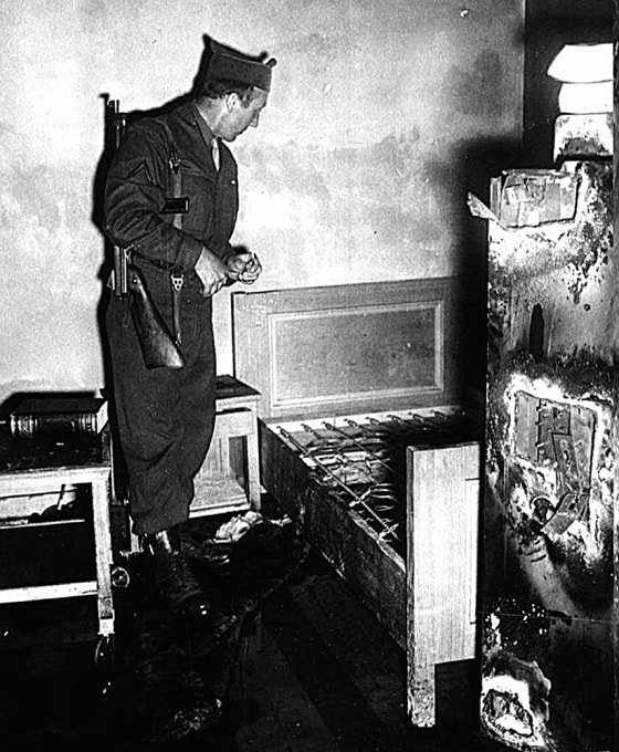 SOLDIER LOOKS AT HITLERS BED