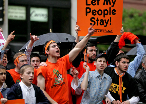 Demonstrators rally against Israel's Prime Minister Ariel Sharon in New York