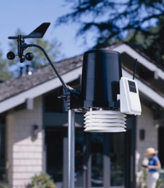 The Vantage Pro 2 allows you to seriously watch the weather digitally -- for a price.