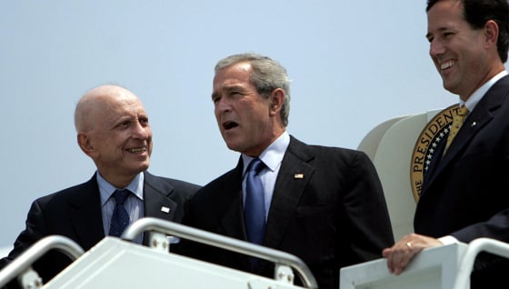 US President George W. Bush (C) steps of