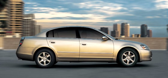 Nissan's midsize Altima will be the platform for its first hybrid in the U.S. market.