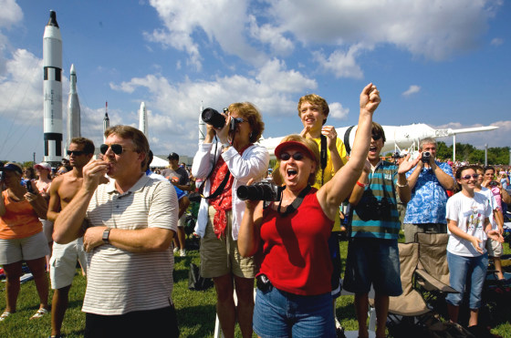 SPACE SHUTTLE DISCOVERY