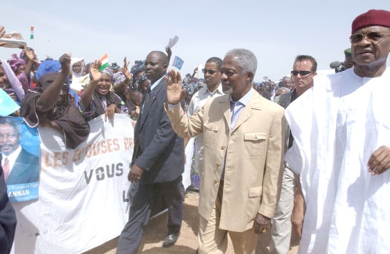U.N. Secretary General Kofi Annan, center, greets a crowd with the president of Niger, Mamadou Tandja, right, in Zinder, Niger, on Tuesday.