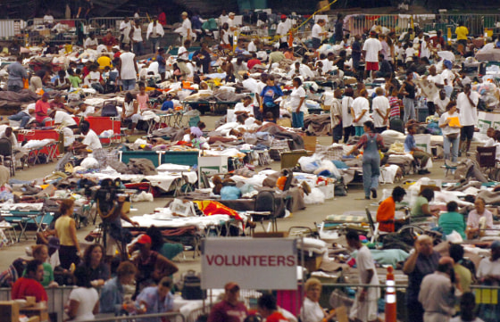 Political personalities visit refugees from hurricane - Houston