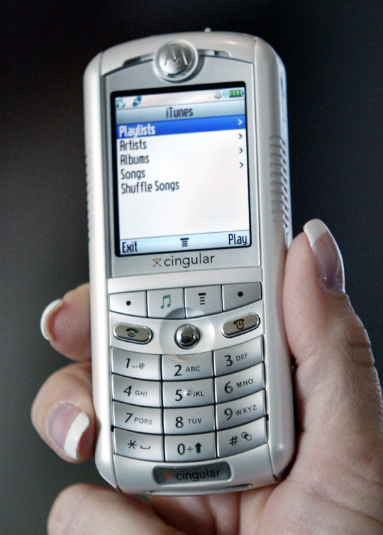 New ROKR cell phone which plays iTunes
