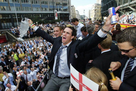 England cricketer Kevin Pietersen celebr